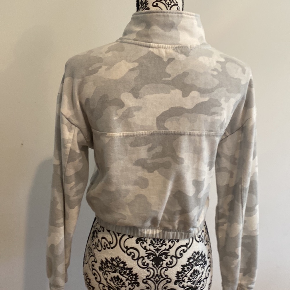 Hippie Rose Camo 1/4 Zip Crop Sweatshirt Size Small - Picture 5 of 6